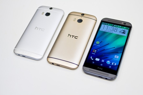 Три разных разцветки HTC ONE m8
