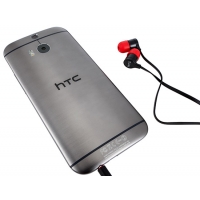 HTC One m8 фото с наушниками