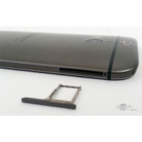 HTC ONE m8 с вынутым слотом для сим карты