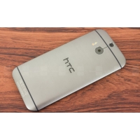 Фото задней части HTC one (m8)